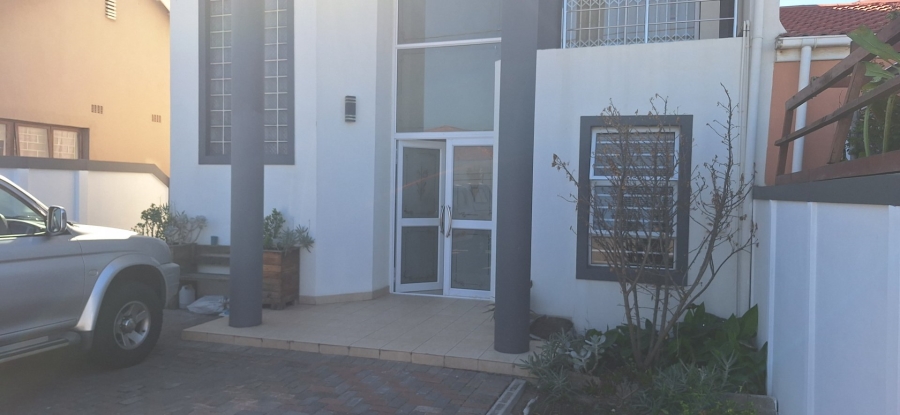 4 Bedroom Property for Sale in Kensington Western Cape